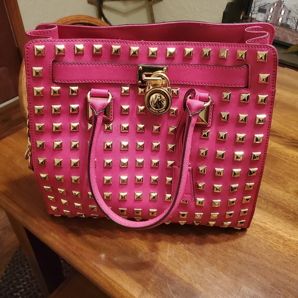 Michael kors pyramid with wallet